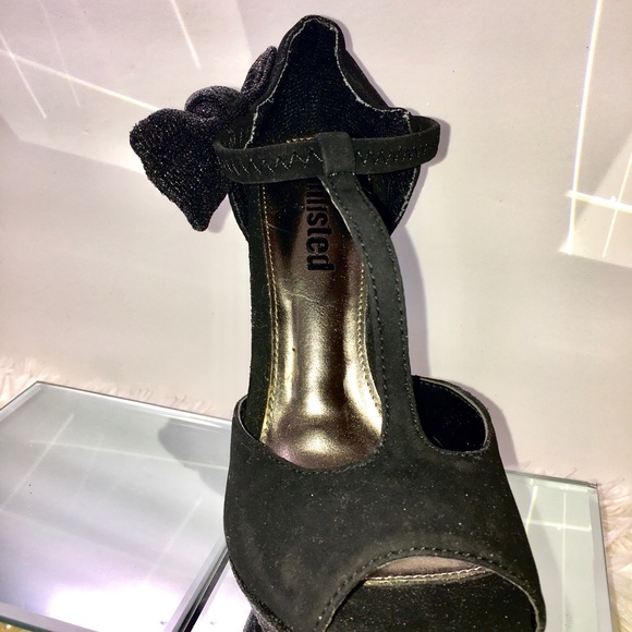 Unlisted by Kenneth Cole black ankle strap stiletto heel. Size 5 - Picture 9 of 11